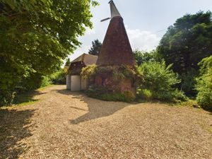 Oast front- click for photo gallery